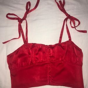 Silky material crop-top